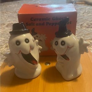 Vintage Ceramic Ghosts With Black Hats Halloween Salt And Pepper Shaker Set